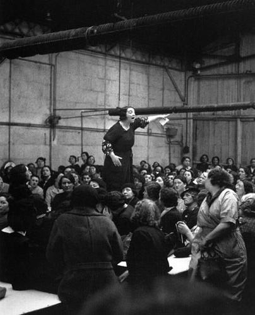 Rose Zehner dirige la grève des ateliers de sellerie Citroen 1936